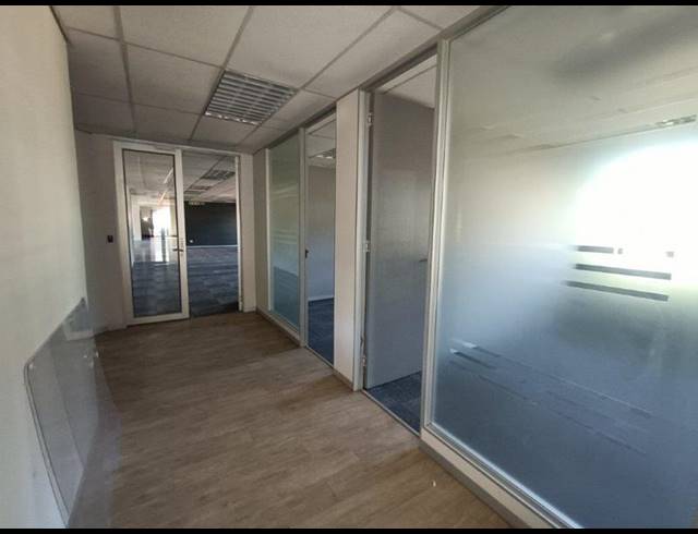 BUSINESS PROPERTY TO RENT IN CONSTANTIA KLOOF